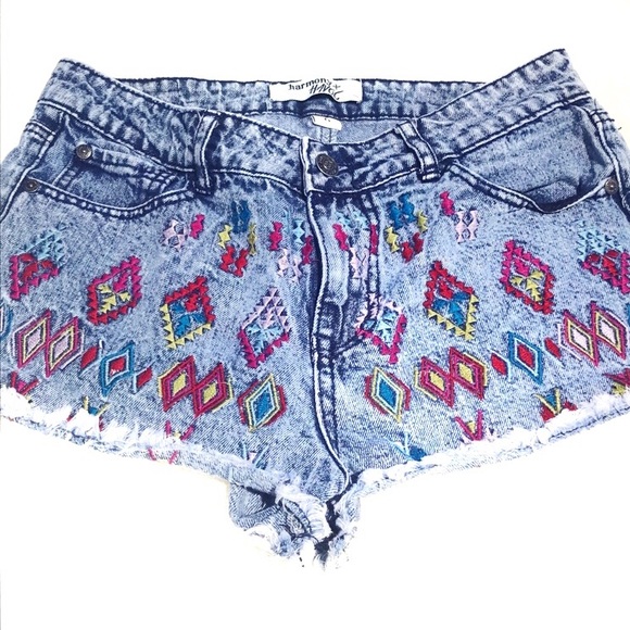 Boho Embroidered Cheeky Jean shorts 😍 - Picture 1 of 3